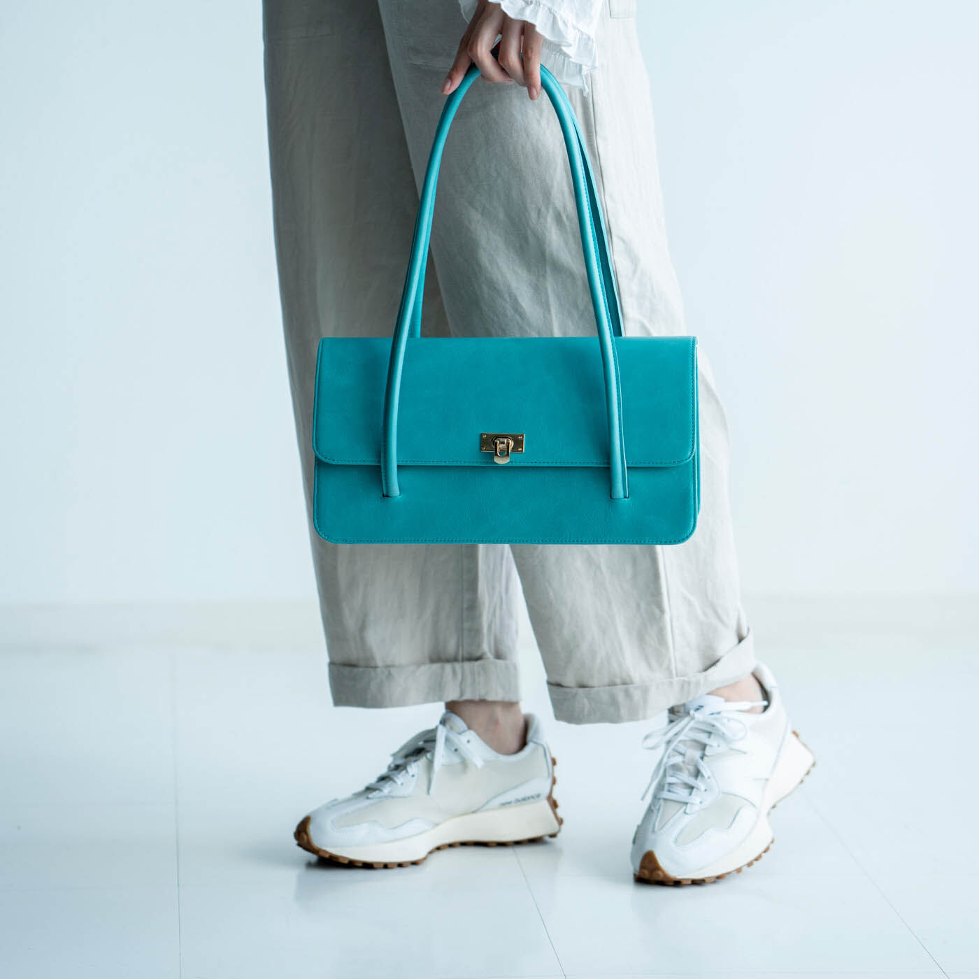 フェリシモギフトショップ|ファッションスタイリストと作った 職人本革のファシナンバッグ〈ターコイズグリーン〉