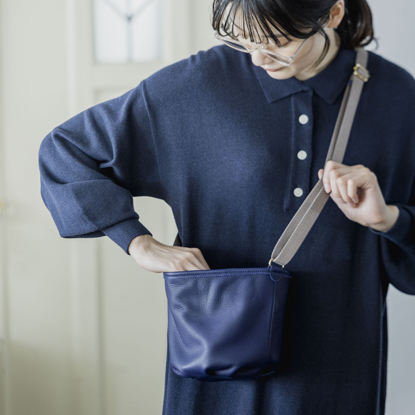 フェリシモギフトショップ|福岡の鞄作家が作った 職人本革のチョークバッグ〈ネイビー〉[本革 鞄：日本製]