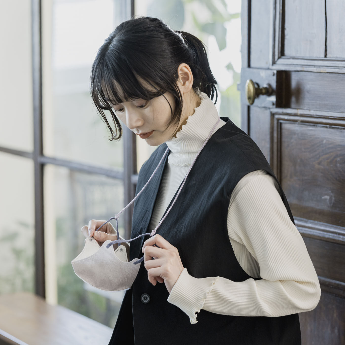 フェリシモギフトショップ|群馬の刺繍工房が作った 糸の宝石のシルクマスクコードネックレス〈ラベンダー〉[日本製]