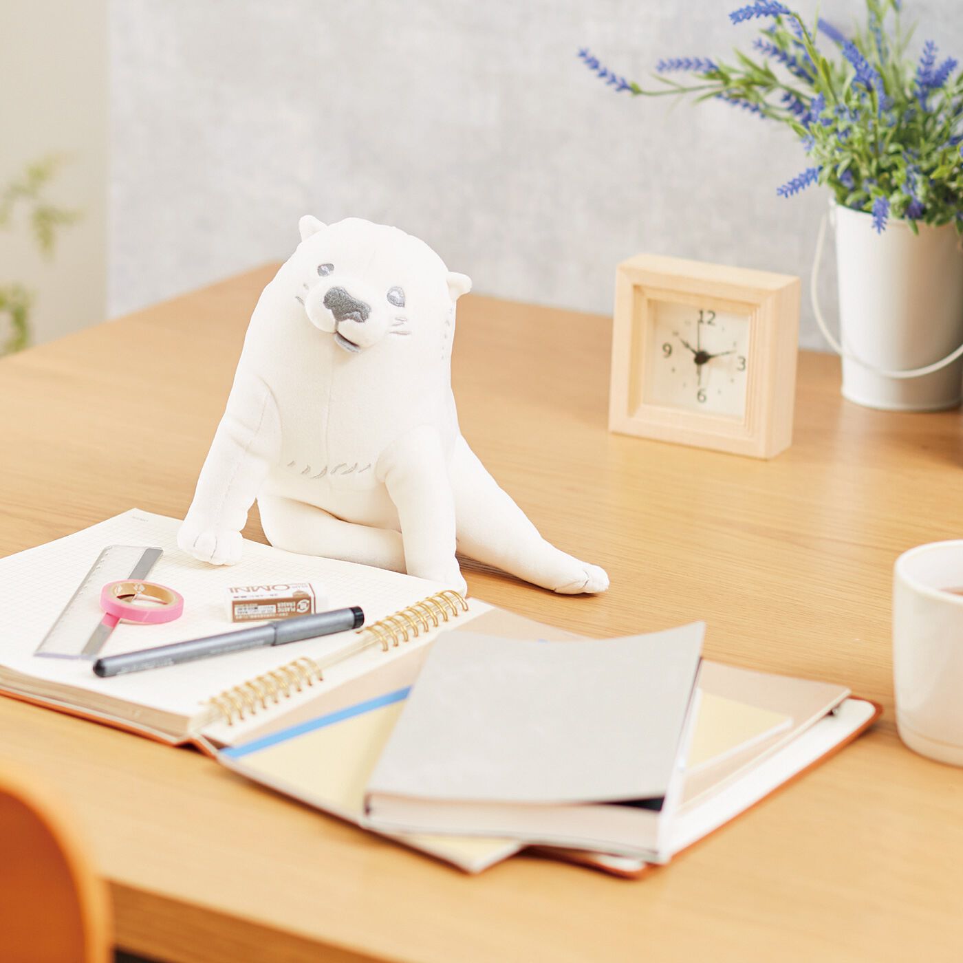 フェリシモギフトショップ|ミュージアム部　江戸わんこがくったりおすわり 芦雪犬ペンポーチ|ペンケースとして机で使うと、かわいい眼差しを送ってくれて、仕事や勉強もがんばれそう！？