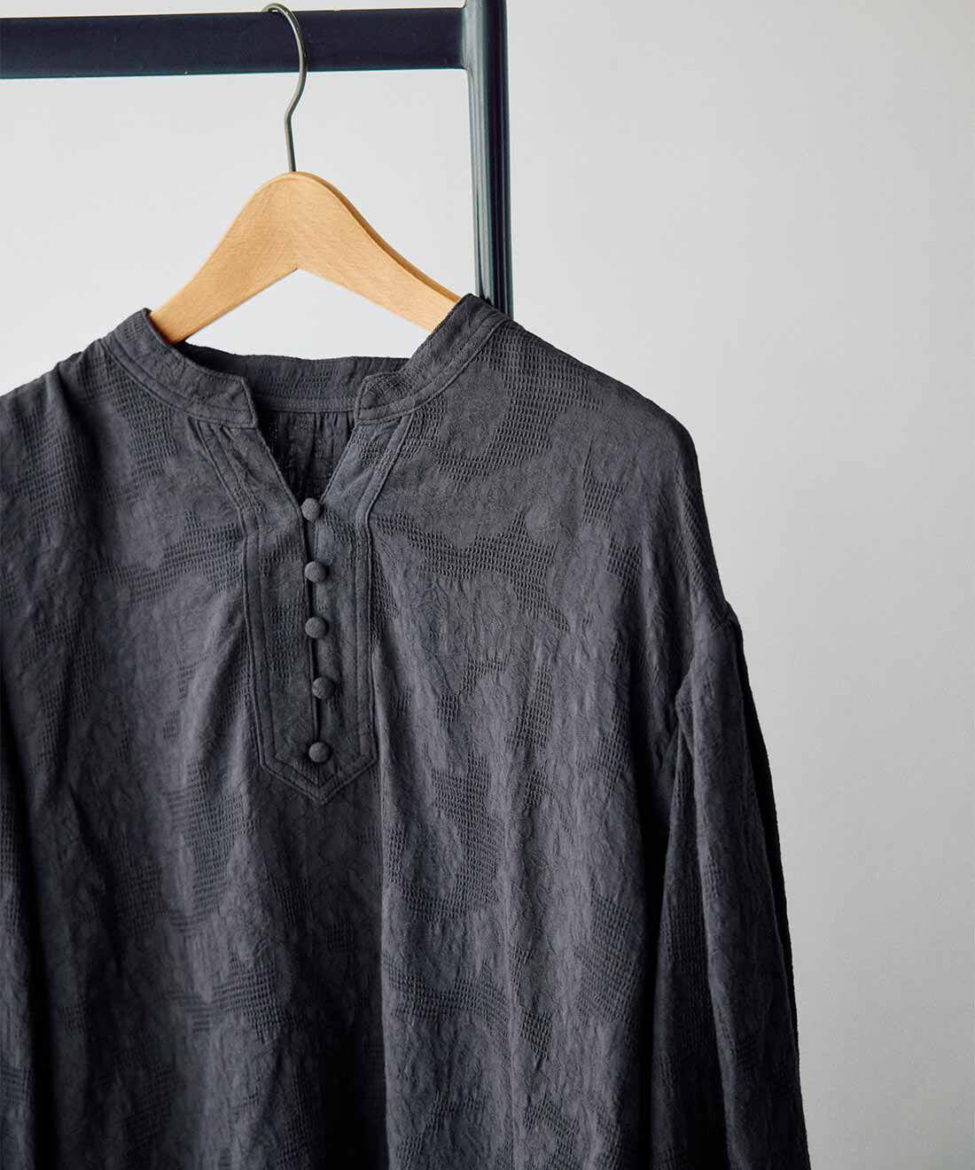 フェリシモギフトショップ|リブ　イン　コンフォート　シックに華やぐ　ボタニカルコットンジャカードブラウス〈グレー〉