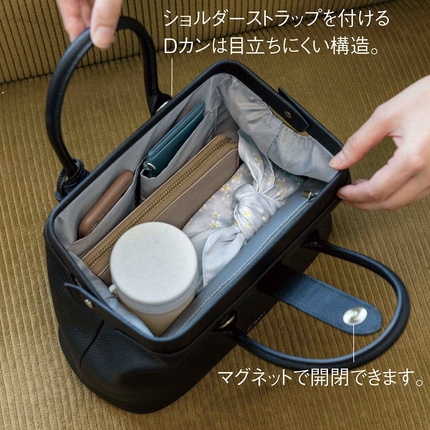 フェリシモギフトショップ|el:ment　味わい育つ本革 伝統を愉しむ　大きく開くダレスバッグ〈ランプブラック〉|ガバッと開いて出し入れスムーズ。中はファスナーポケットがひとつ、オープンポケットがふたつ。お弁当箱が入る、たっぷりのまち付きです。