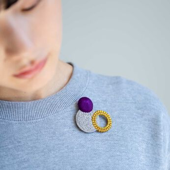 フェリシモギフトショップ | 群馬刺繍工房シャルマントブローチ