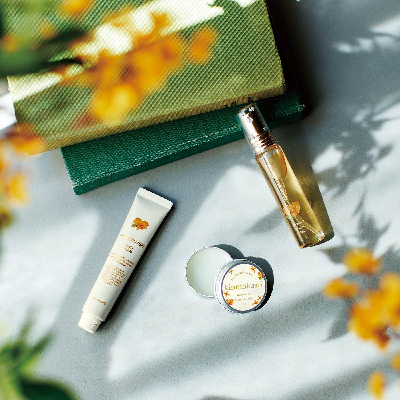フェリシモギフトショップ|金木犀　ヘアオイル|開花時期が短く儚い金木犀。秋の記憶を呼び起こすようなノスタルジックな香りをぜひ楽しんでください。