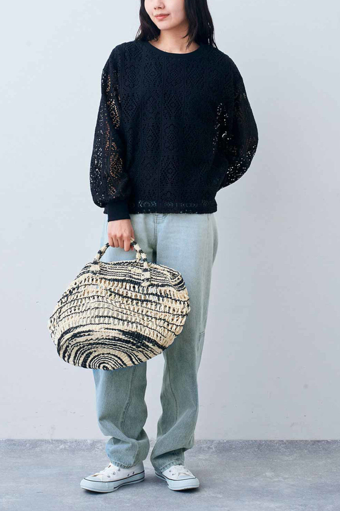 フェリシモギフトショップ|リブ イン コンフォート　くぼっち★とコラボ はくだけでオシャレ見えする 大人にちょうどいいカーブデニムパンツ〈ライトブルー〉