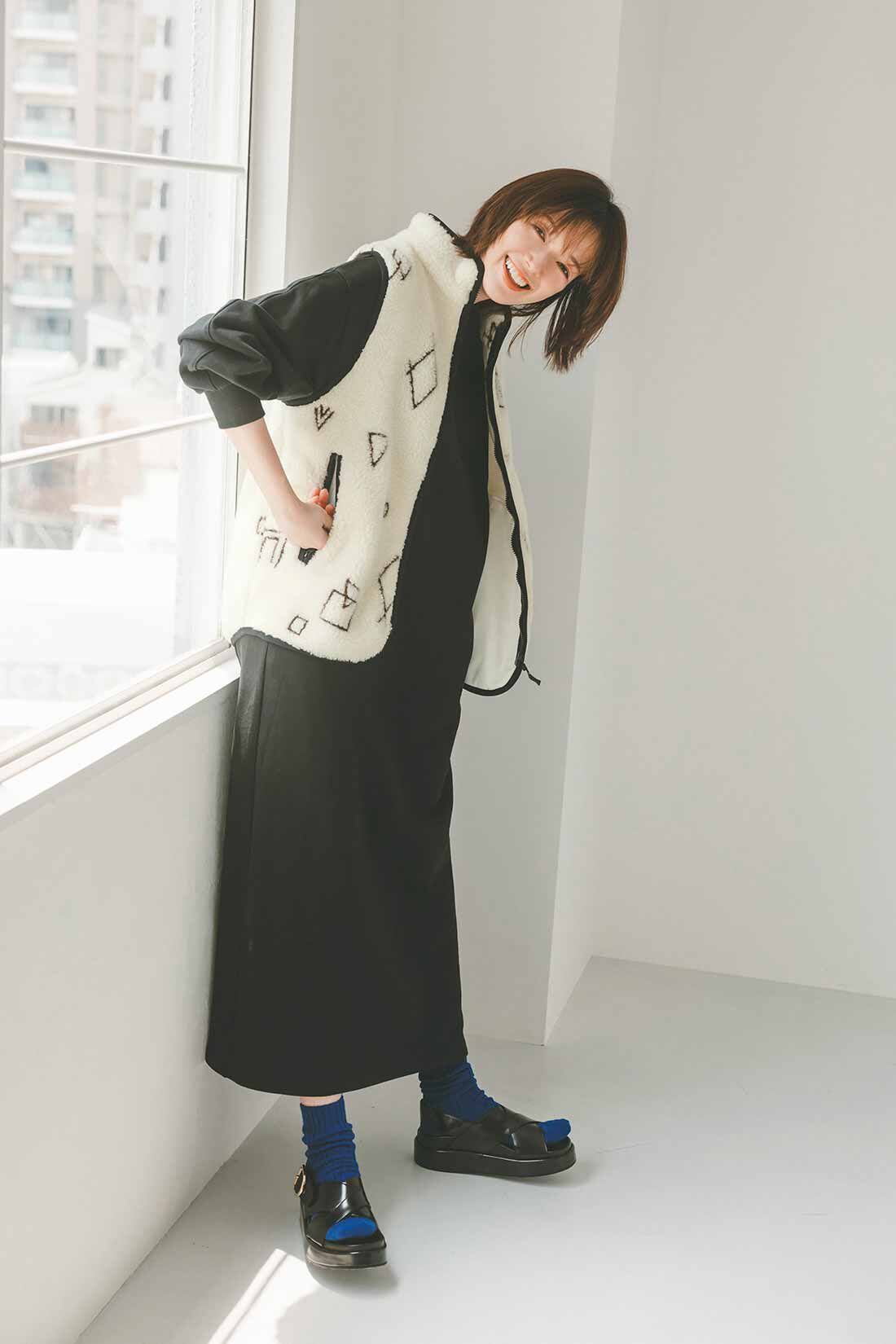 リブ イン コンフォート 栞里ちゃんとつくった シルエットにこだわった 着心地らくちん 裏毛デザインワンピース〈ブラック〉