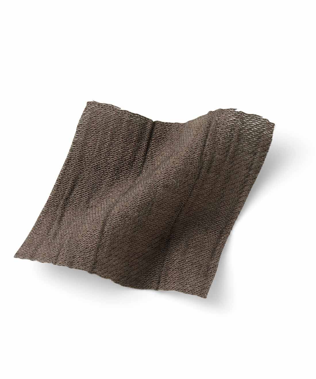 フェリシモギフトショップ|リブ　イン　コンフォート　莉子さんとつくった　季節を問わずに使える　シアーシャツ〈チャコールブラウン〉|ニュアンスのある表面感で華やかな素材感。