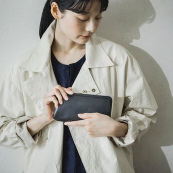フェリシモギフトショップ | 革巻きがま口長財布〈ブラック〉