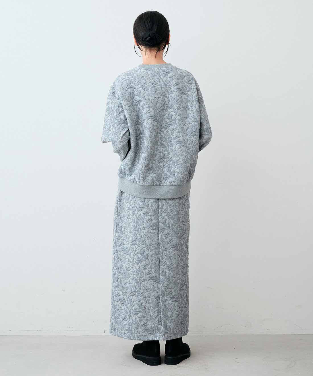 フェリシモギフトショップ|リブ イン コンフォート 大人モリスの世界 「シスル」柄をカジュアルに楽しむ ジャカードカットソーセットアップ〈パウダーグレー〉|モデル身長：163cm　着用サイズ：MT