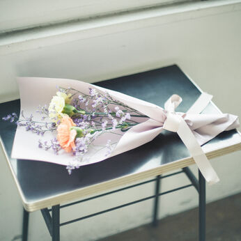 母の日の花ギフト | 初めての贈り物に感謝の花束を