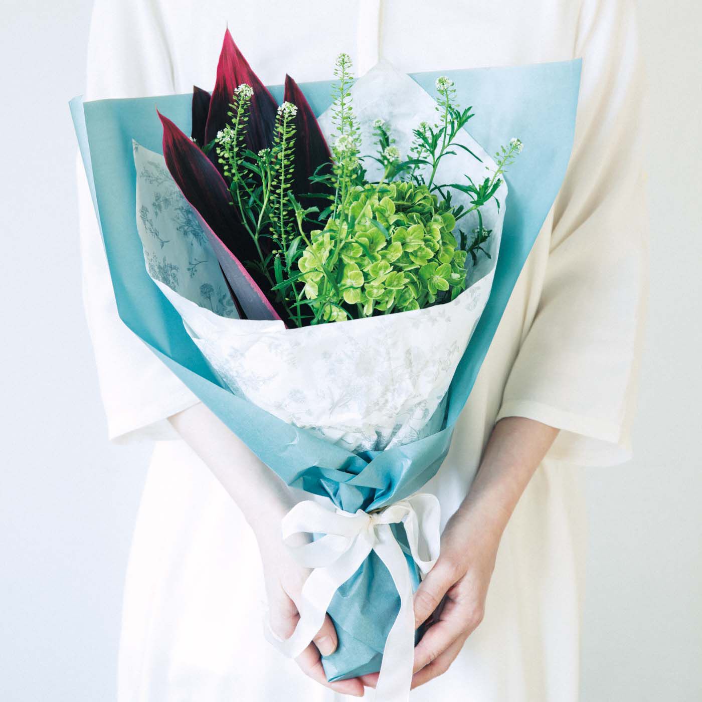 母の日の花ギフト|あじさいが個性的な シックビューティーミニブーケ