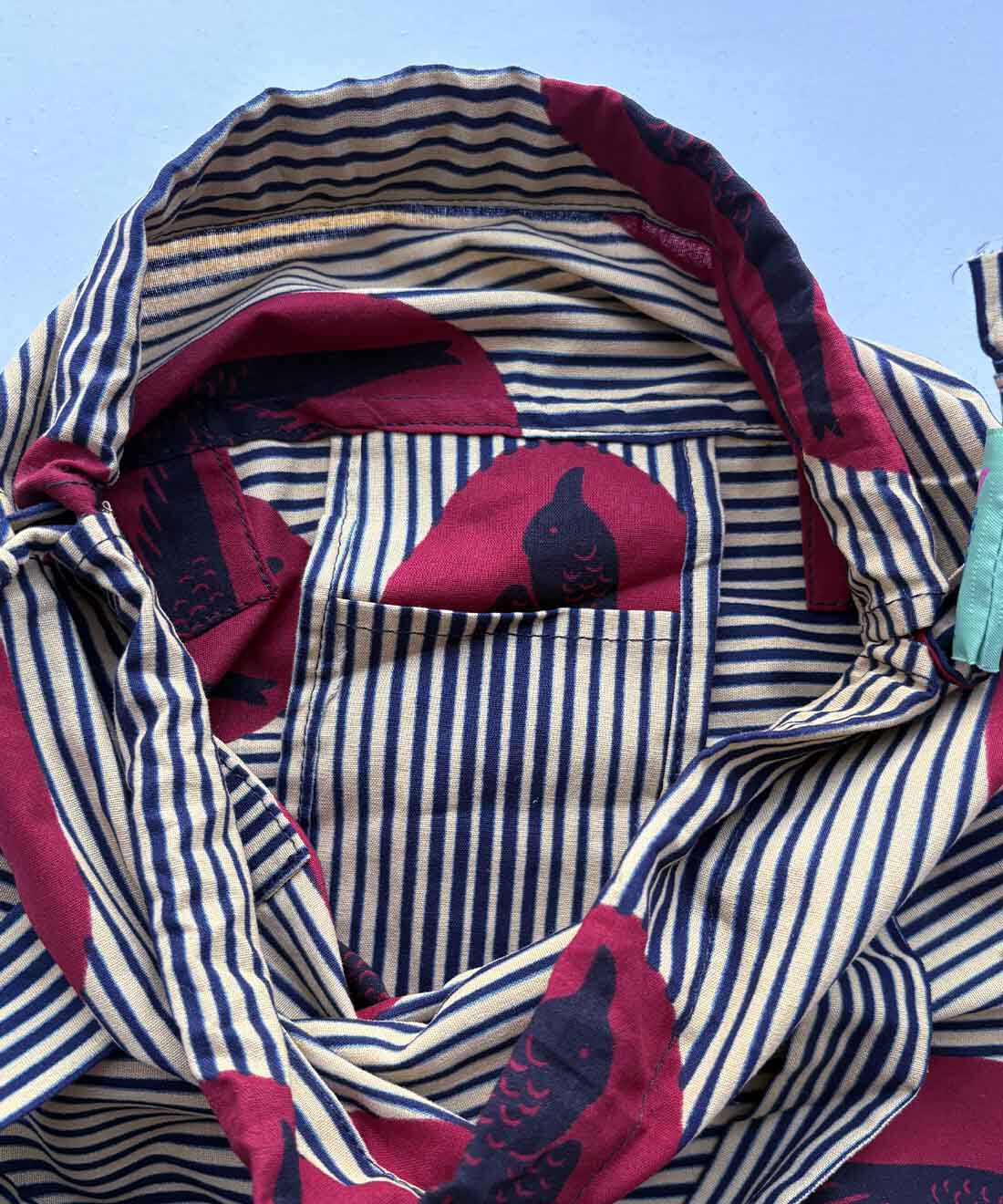 mensha!|【mensha! SELECT】マリでつくられたアフリカンプリントのパーニュ布きんちゃくバッグ 〈海月〉Ｓサイズ|内ポケット付き※お届けするデザイン、サイズとは異なります。