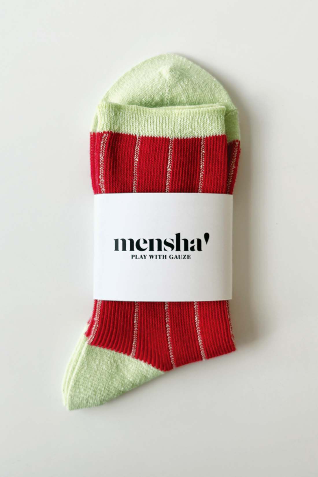mensha!［メンシャ！］|mensha!　内側シルクで二重に仕立てた フラッフィーガーゼ靴下の会|mensha！ロゴの帯を巻いてお届け。ギフトにもおすすめです。