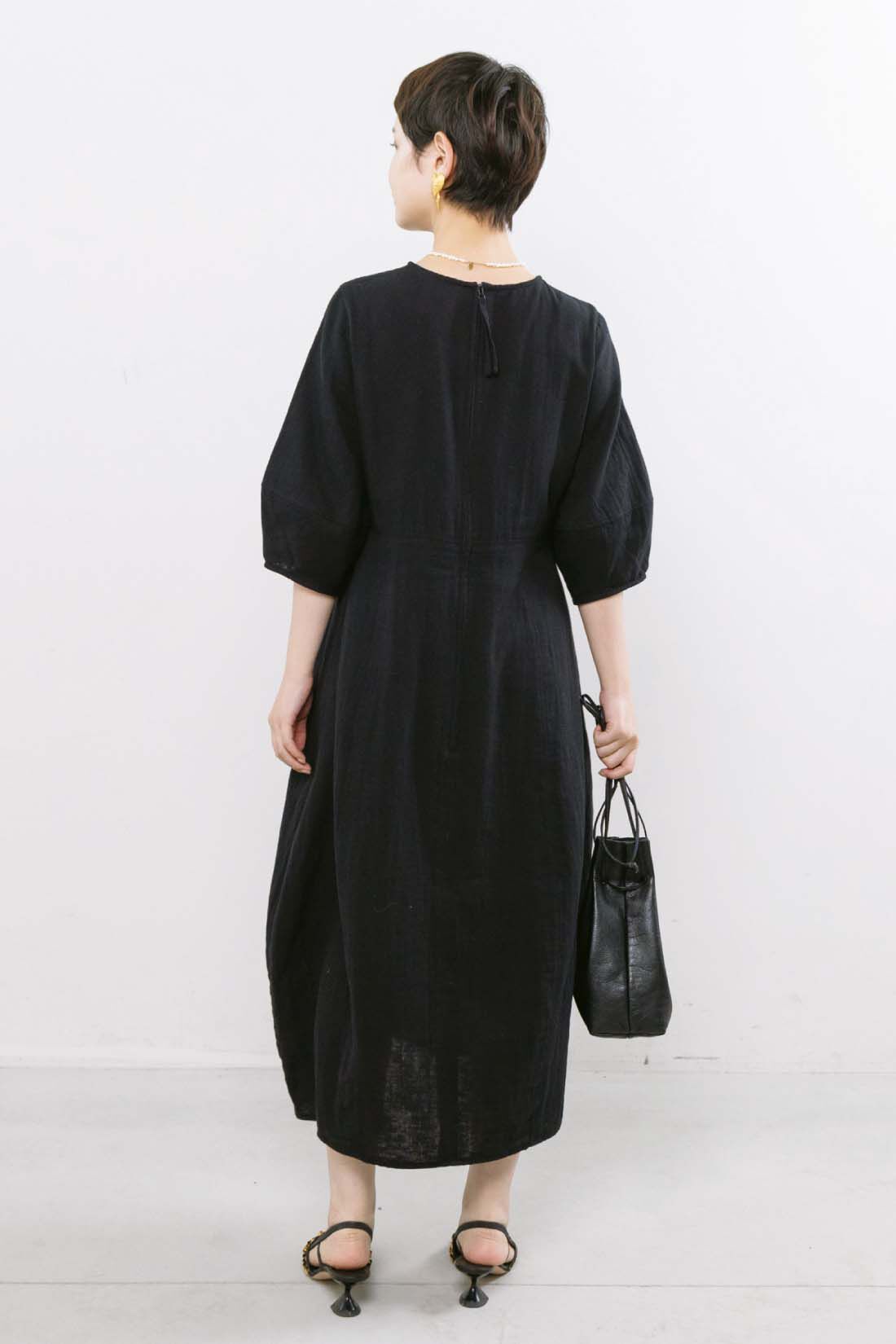 mensha!［メンシャ！］|mensha!　ガーゼでドレスアップ！ コクーンシルエットワンピース|スタッフ身長：157cm　着用サイズ：M