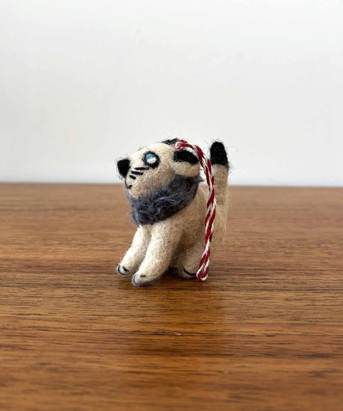 mensha!|【mensha! SELECT】フェルトオーナメント〈おすわりネコ〉|side