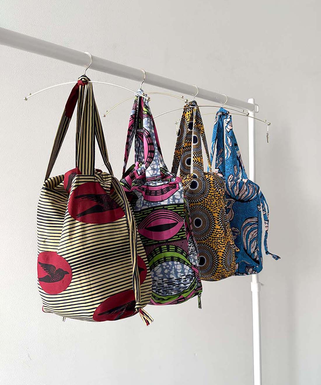 mensha!|【mensha! SELECT】マリでつくられたアフリカンプリントのパーニュ布きんちゃくバッグ 〈海月〉Ｓサイズ