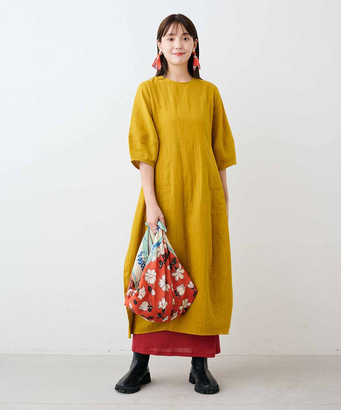 mensha!［メンシャ！］|ヴィンテージライクな 大判ダブルガーゼスカーフと〈ガーゼ〉カットソー レイヤードスカートと[いっしょ買いで 220円OFF] ガーゼ スカートのコーディネート