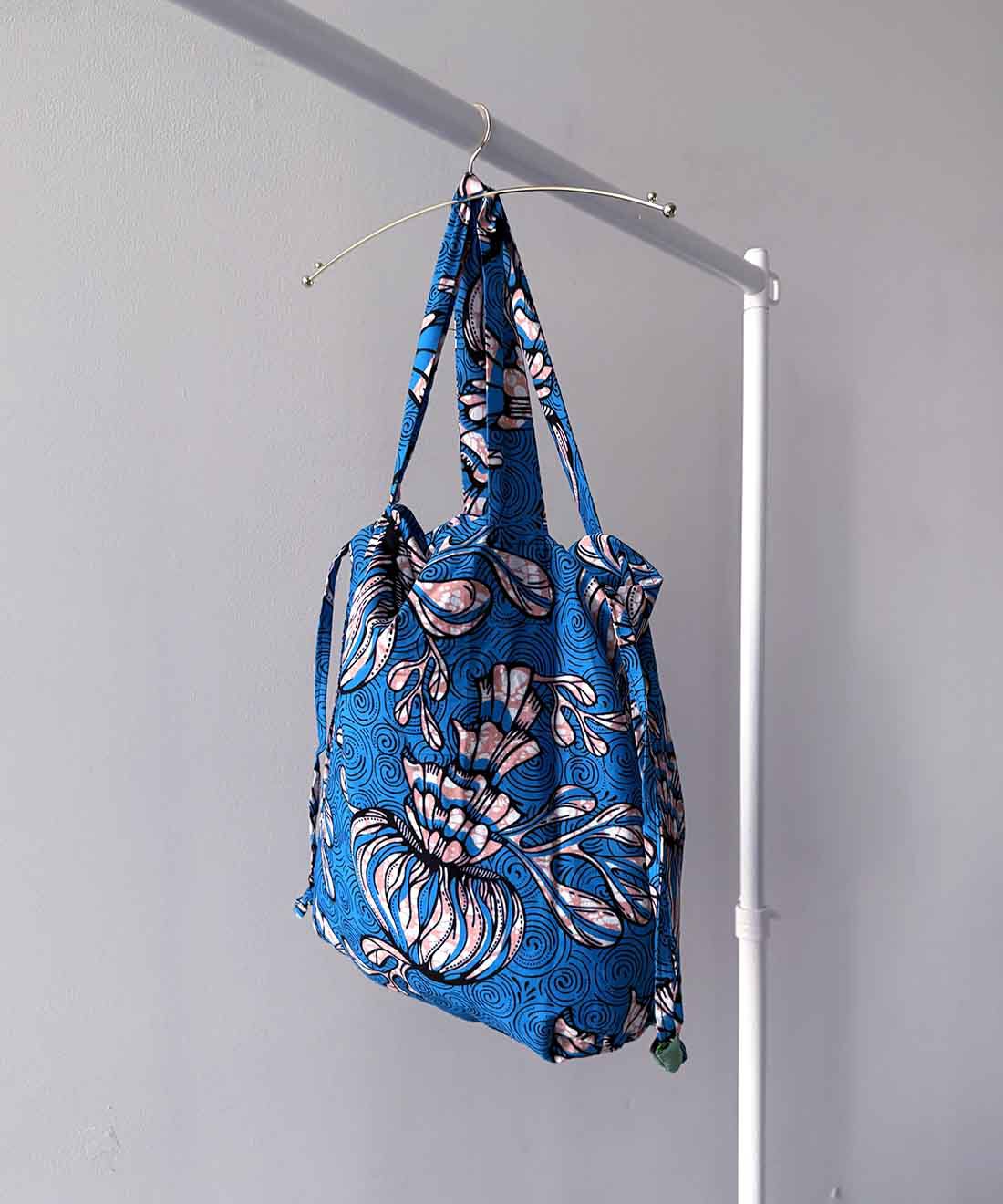 mensha!|【mensha! SELECT】マリでつくられたアフリカンプリントのパーニュ布きんちゃくバッグ 〈海月〉Ｓサイズ