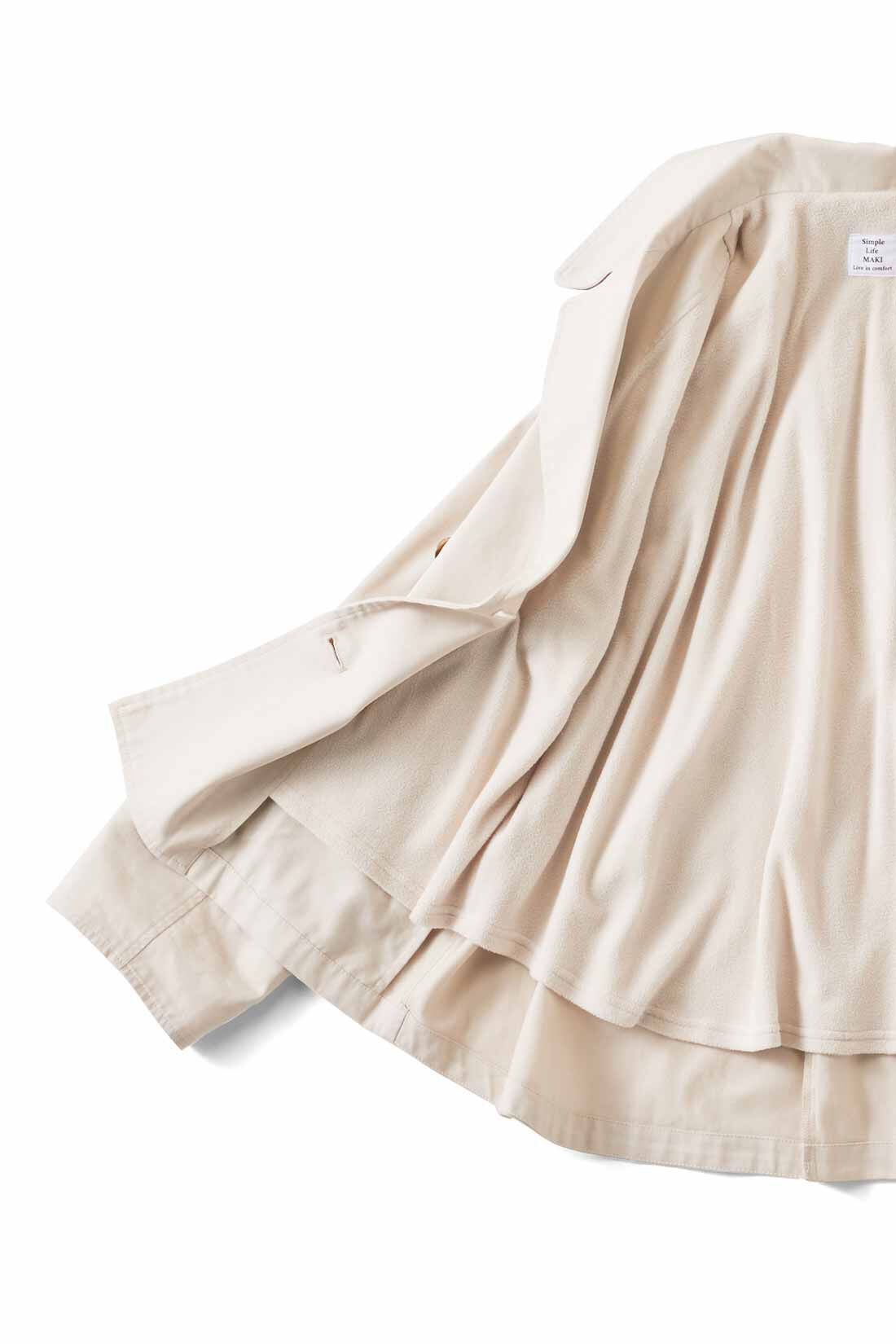 Live in  comfort|リブ イン コンフォート　シンプルライフ研究家 マキさんとつくった 着分けない 裏フリースジャケットコート〈アイボリー〉|こっそりフリース付きであったか。身ごろの内側はフリースの二枚仕立てに。