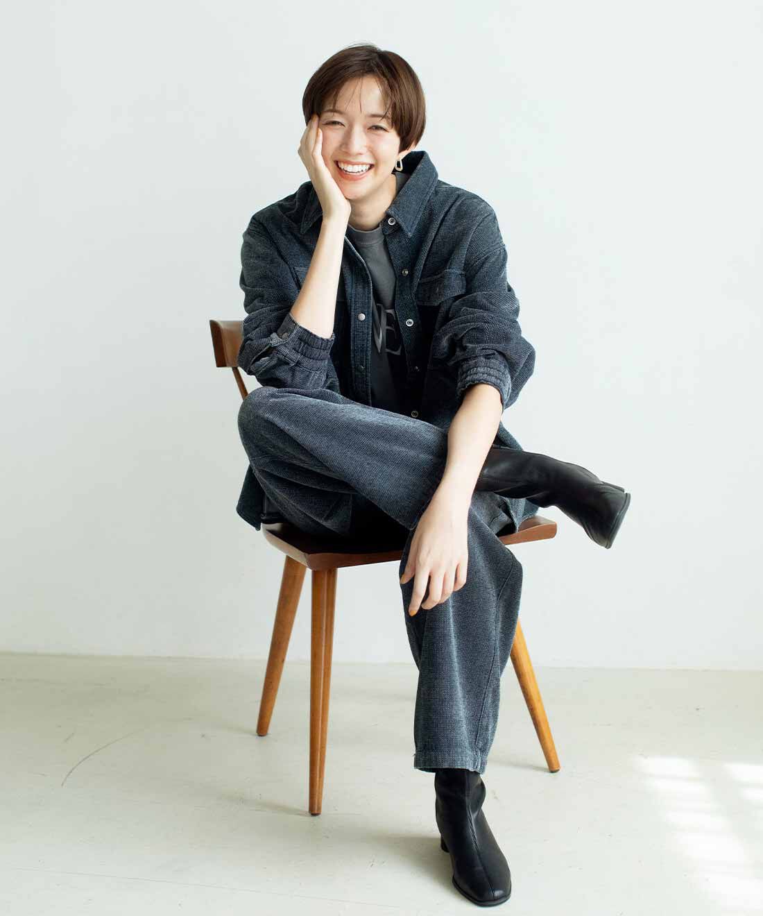 Live in  comfort|リブ イン コンフォート 両面起毛で着心地やわらか はくだけで様になるシェニールデニムパンツ〈インディゴ〉