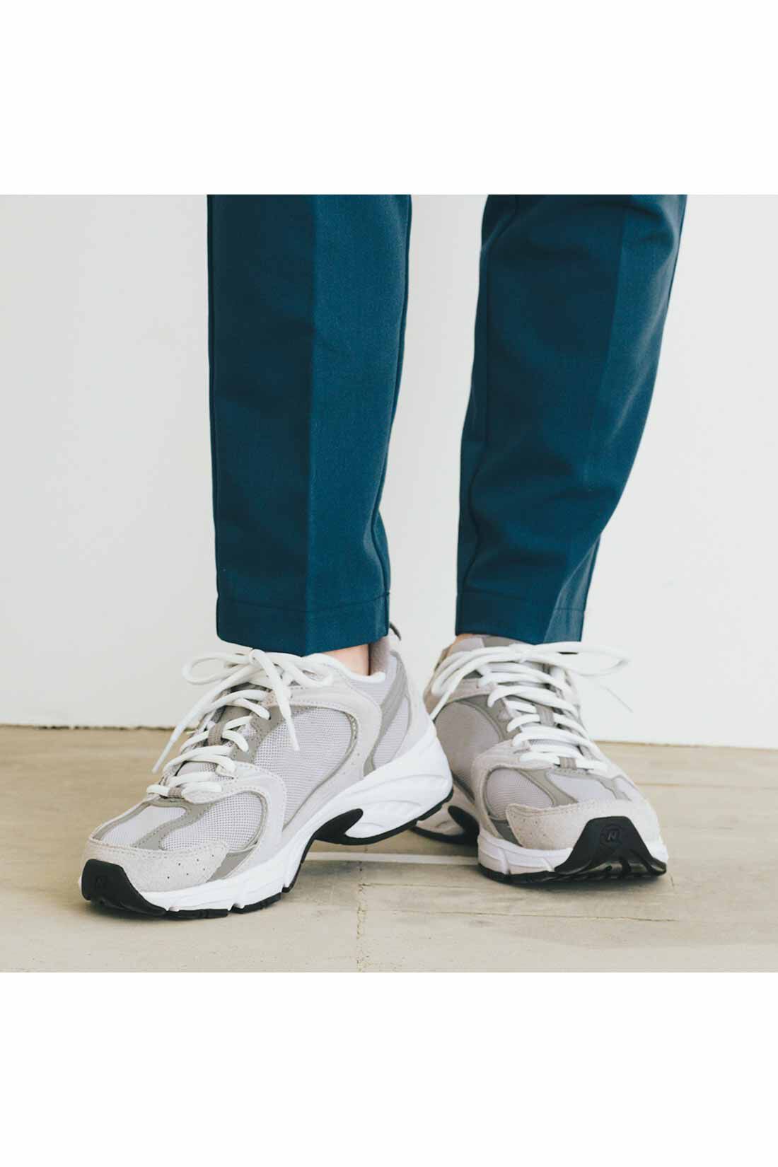 Live in  comfort|リブ イン コンフォート　オンでもオフでも週7活躍！ きれいだねパンツ〈テーパード〉〈ネイビー〉|美脚の王道テーパードを、こだわりの九分丈で新鮮に。抜け感のある大人っぽい足もとを演出。　※お届けするカラーとは異なります。