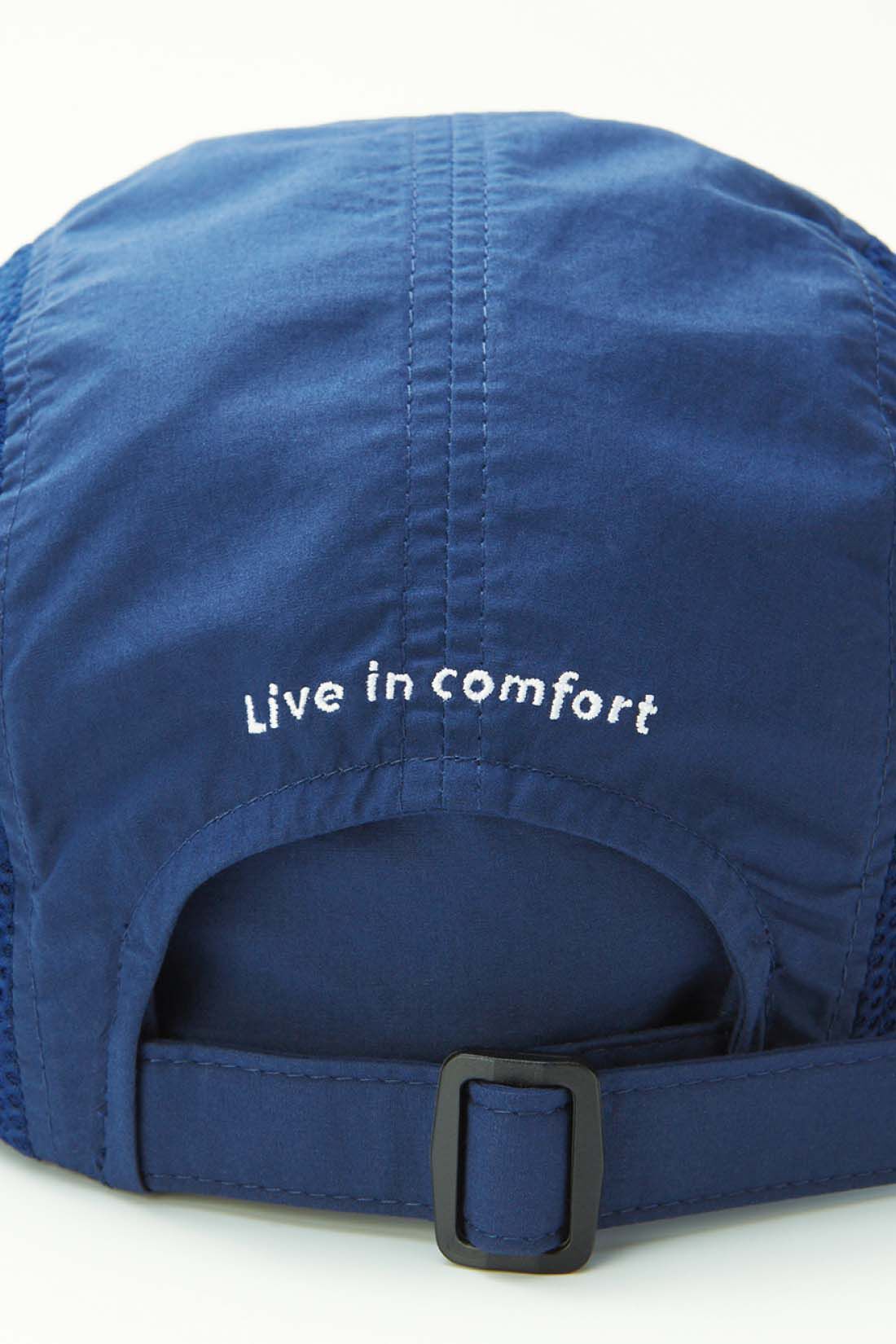 Live in  comfort|リブ イン コンフォート　丸洗いできる 涼やかUVカットメッシュキャップ〈ブラック〉|後ろのアジャスターでサイズ感を調節可能。