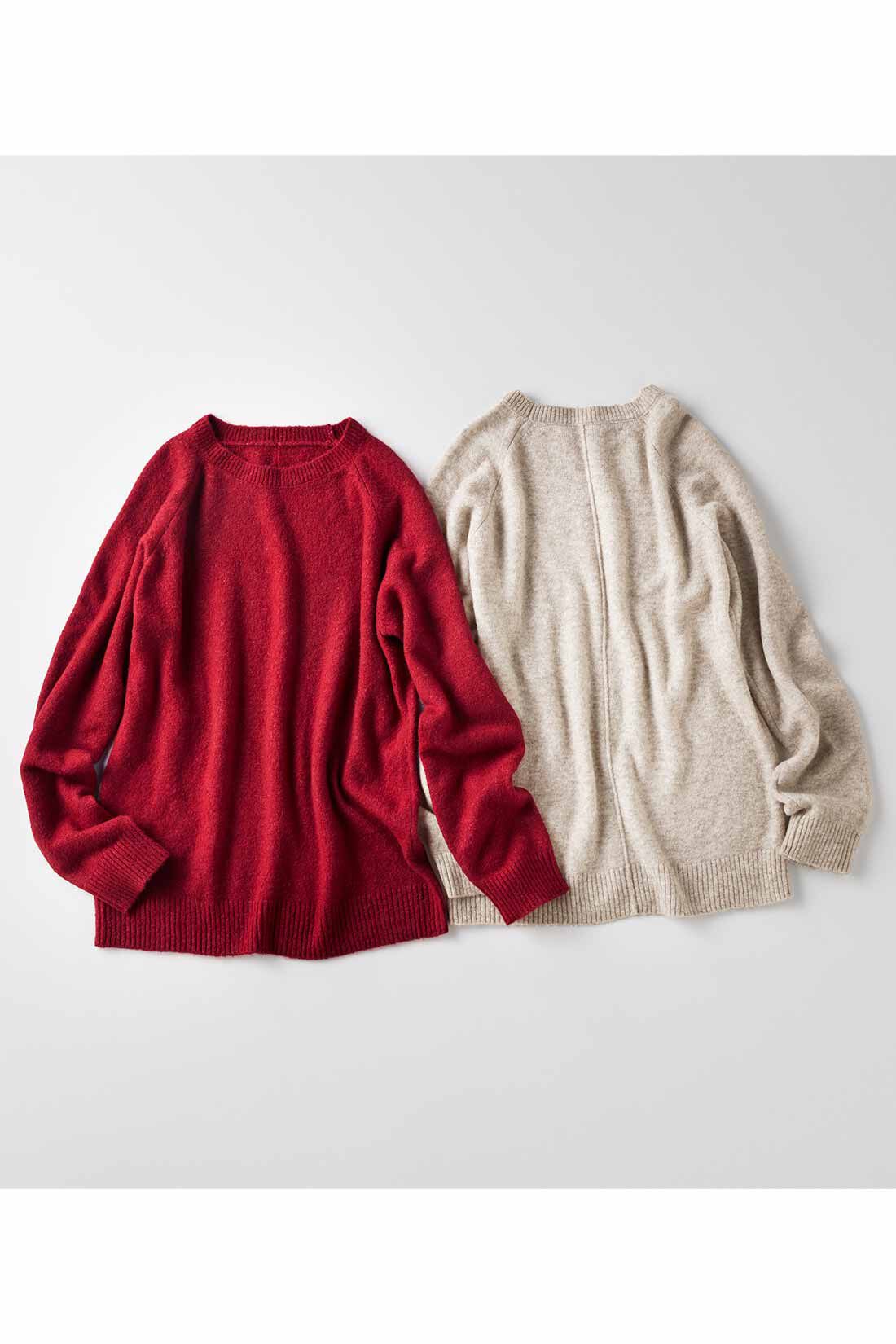 Live in comfort［リブインコンフォート］|リブ イン コンフォート ふんわりやさしいヤク混素材のウォッシャブルニットトップス|左からレッド・ベージュ