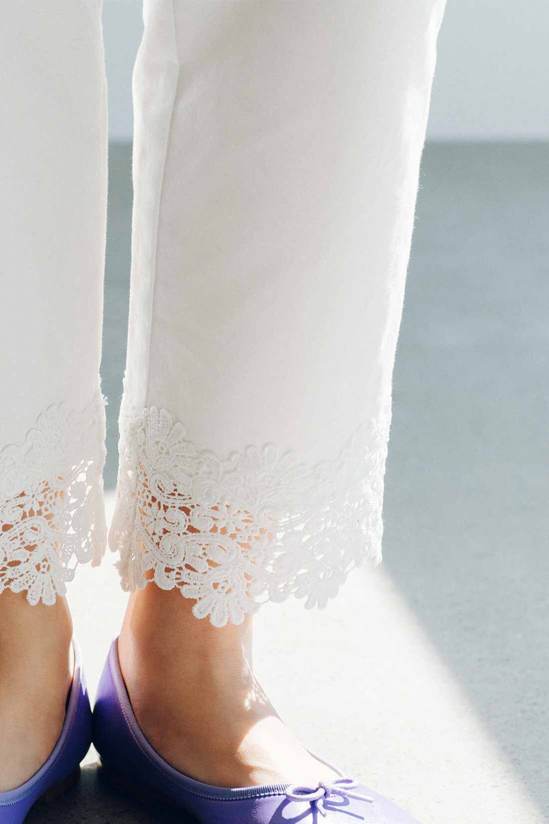 Live in  comfort|リブ イン コンフォート　ぐーんと伸びてノンストレス！ 足もと華やぐ スーパー伸び軽すそレースパンツ〈ブルー〉|これは参考画像です。お届けするカラーとは異なります。