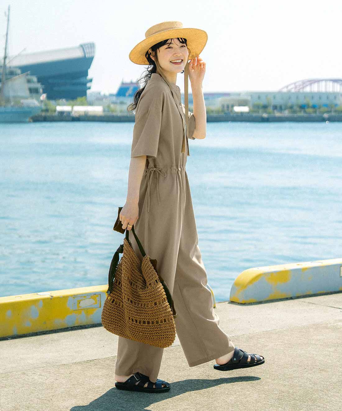 Live in  comfort|リブ イン コンフォート 莉子さんとつくった 季節を問わずに使える 麻混素材のオールインワン〈モカグレージュ〉