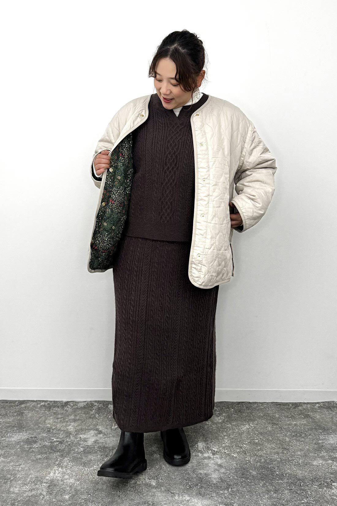 Live in  comfort|くぼっち 上品 ケーブル編み ニット トップス スカート セットアップ ブラウン 茶のコーディネート