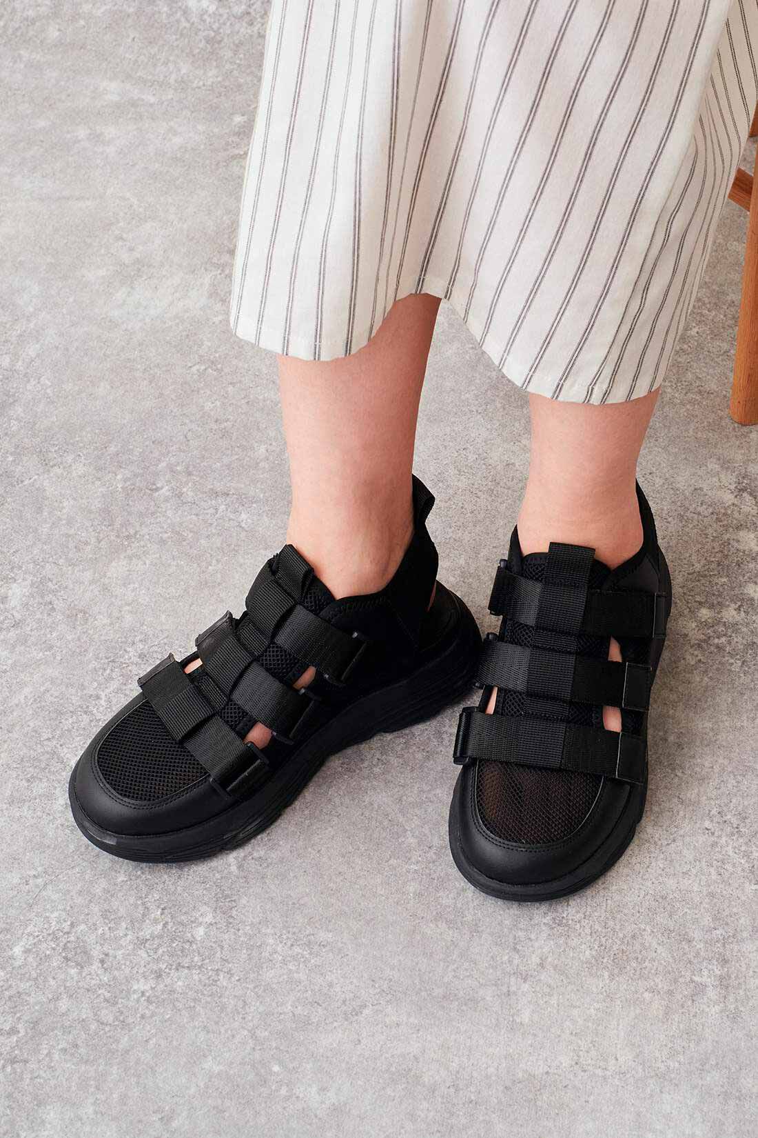 Live in comfort［リブインコンフォート］|リブ イン コンフォート 毎日遣いも旅行にも！ 軽さがうれしいスニーカーサンダル〈ブラック〉