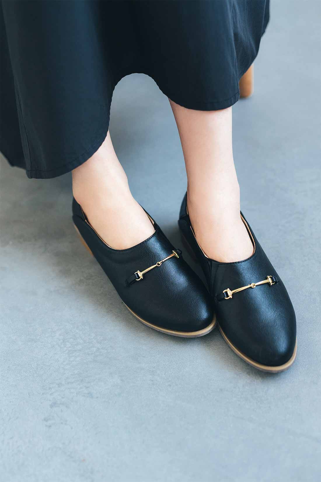 Live in  comfort|リブ イン コンフォート はまじとコラボ ビット遣いが上品な やわらかフラットシューティ〈ブラック〉