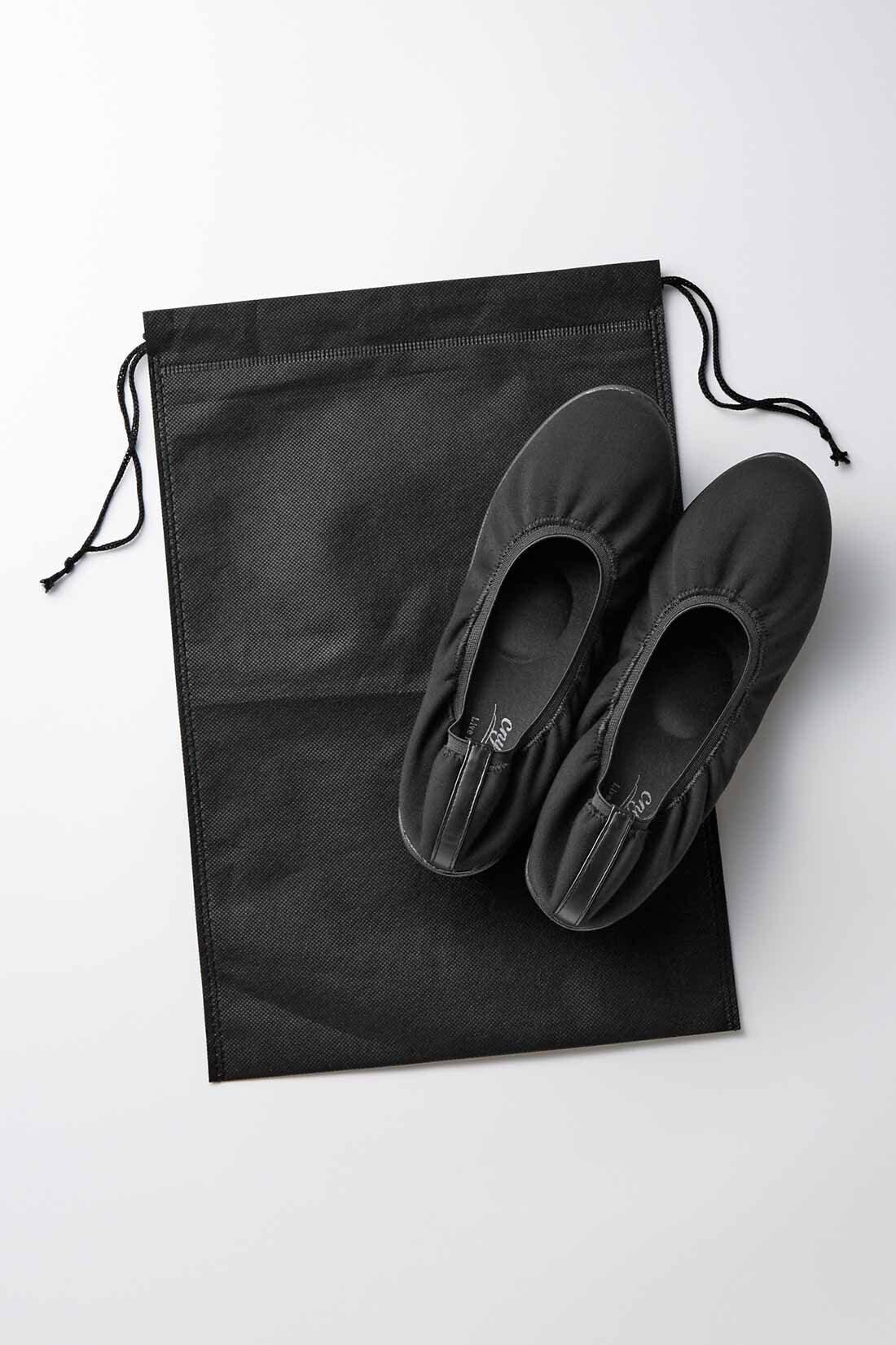 Live in  comfort|リブ イン コンフォート セレモニーにも使える 漆黒のヒールくにゃっプス（R）|専用のきんちゃく袋付き。