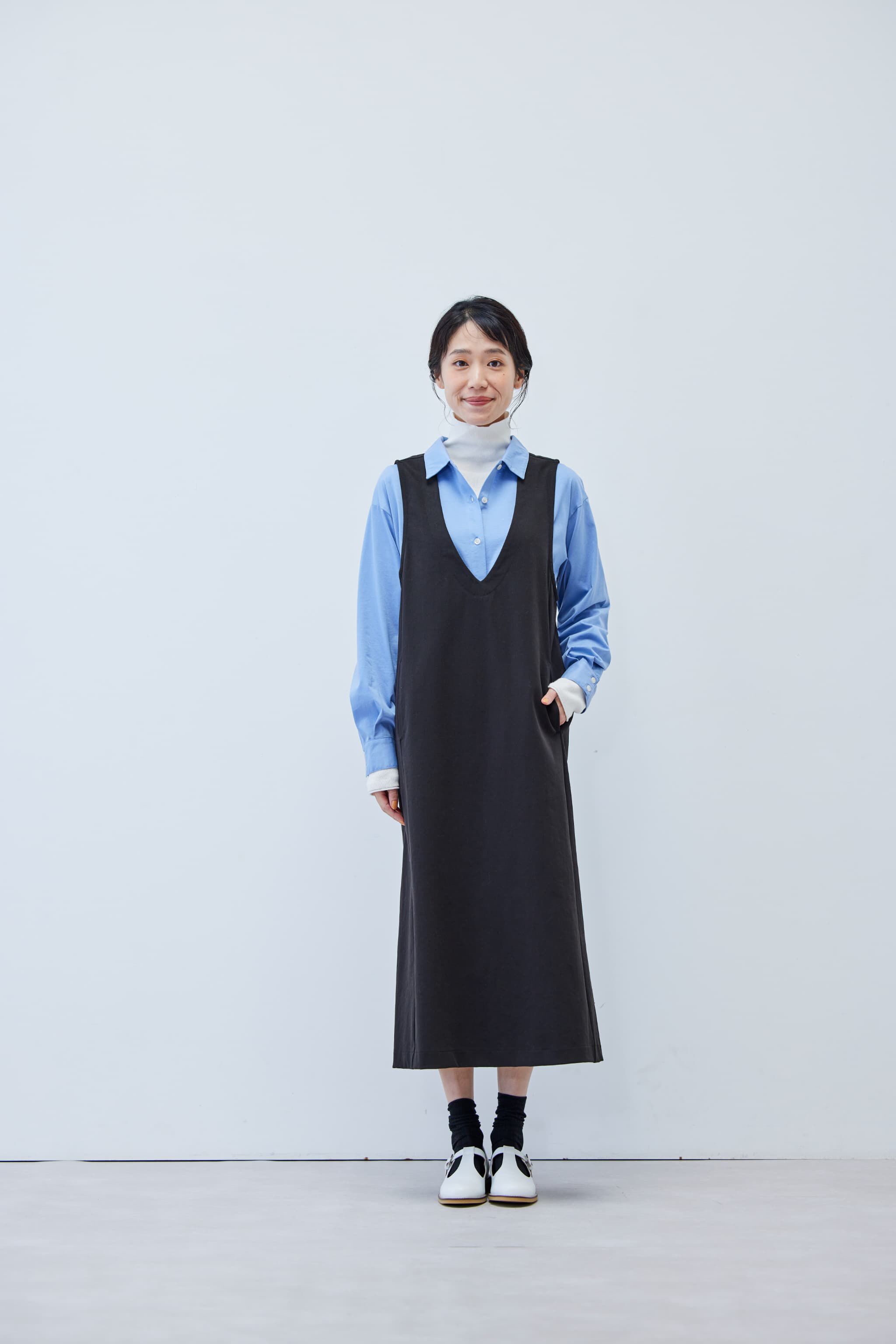 Live in  comfort|リブ イン コンフォート　キレイ見えをお約束する　ぐい伸びジャンパースカート〈ブラック〉