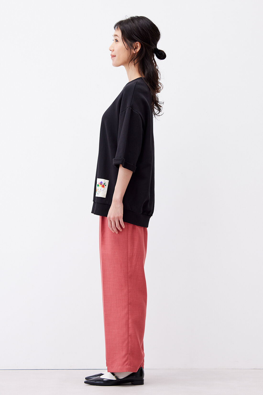 Live in comfort［リブインコンフォート］|リブ イン コンフォート Live love cotton（R）プロジェクト インドと日本をつなぐ 花冠をつけた象さん刺しゅうのハーフスリーブトレーナー