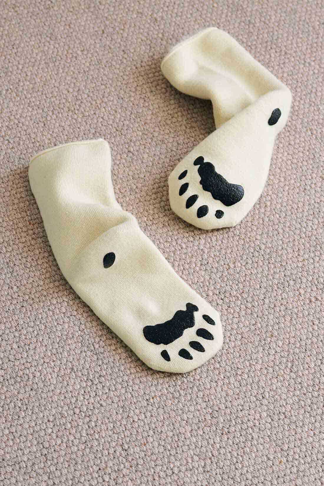 Live in  comfort|旭山動物園・ボルネオの森応援商品 Live in comfort ホッキョクグマの肉球柄のあたたかソックス〈アイボリー〉