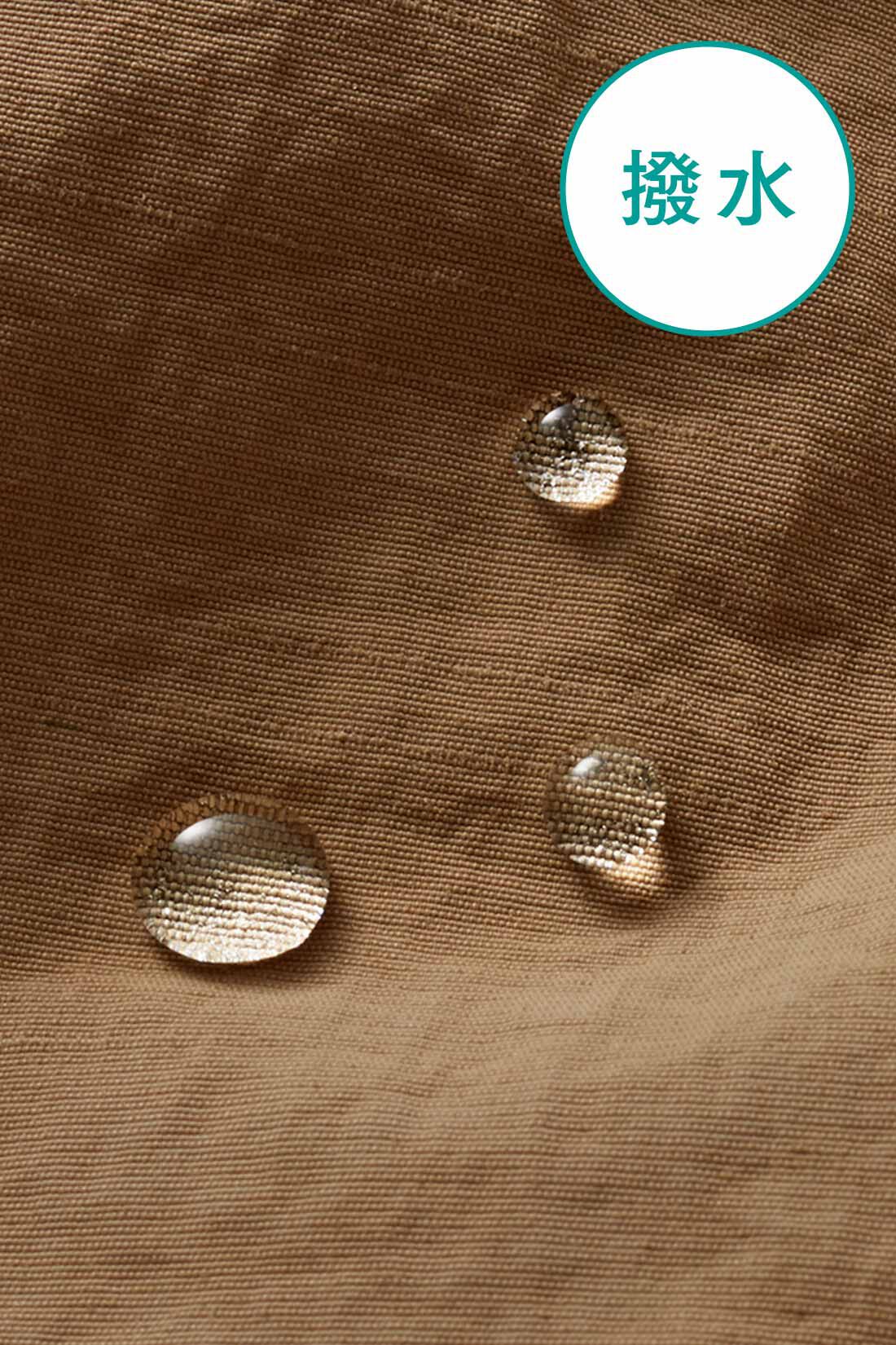 MonthlyBOX|＼*。★ モノトーンセール   ★。*／リブ イン コンフォート 撥水（はっすい）機能がうれしい ワークテイストのパラシュートスカート〈ブラック〉|しわ感がこなれた印象のナイロン素材。撥水加工で雨や水汚れに強いのが魅力。