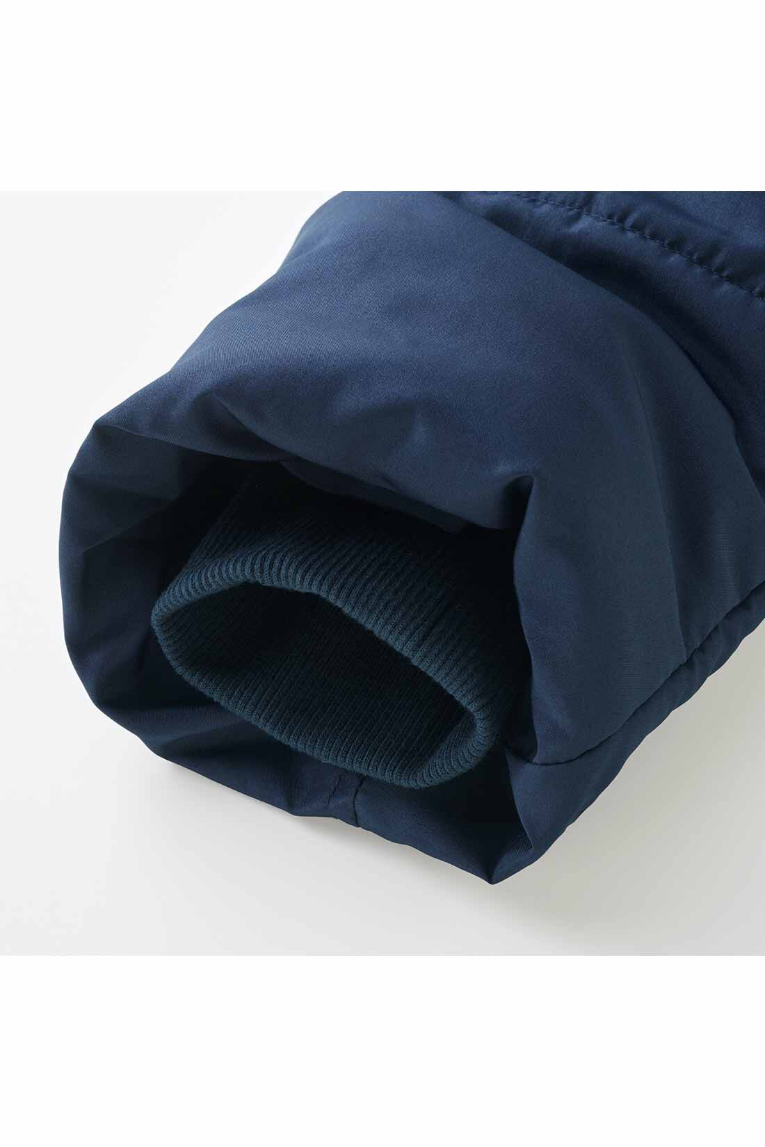 Live in  comfort|リブ イン コンフォート マフラー要らずで最高のあたたかさ！ 超ロングな寝袋ダウンコート〈ネイビー〉|袖口の内側はこっそりリブ仕立て。スースー風が入り込むのを防ぎます。