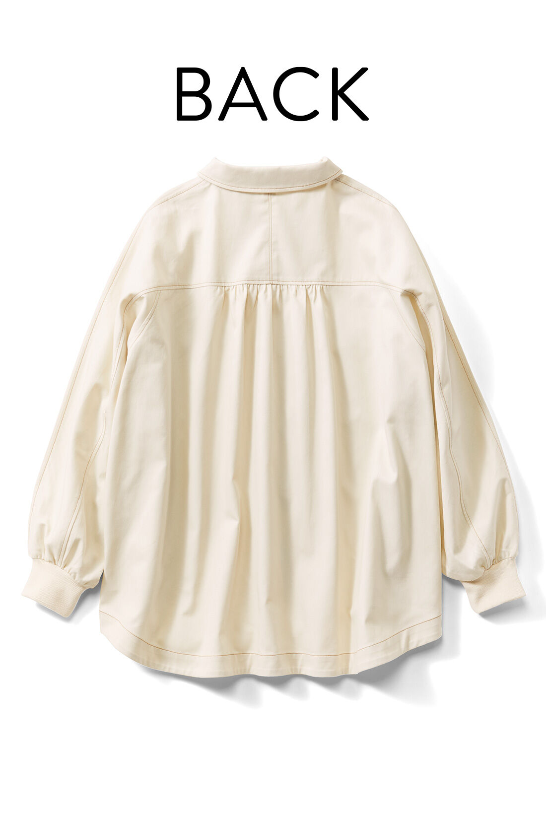 Live in comfort［リブインコンフォート］|リブ イン コンフォート ばさっとはおれる 軽やかコットンシャツジャケット 〈デニム〉|背ヨークでギャザーを取った、ふわりと肩落ちの華奢見えシルエット。