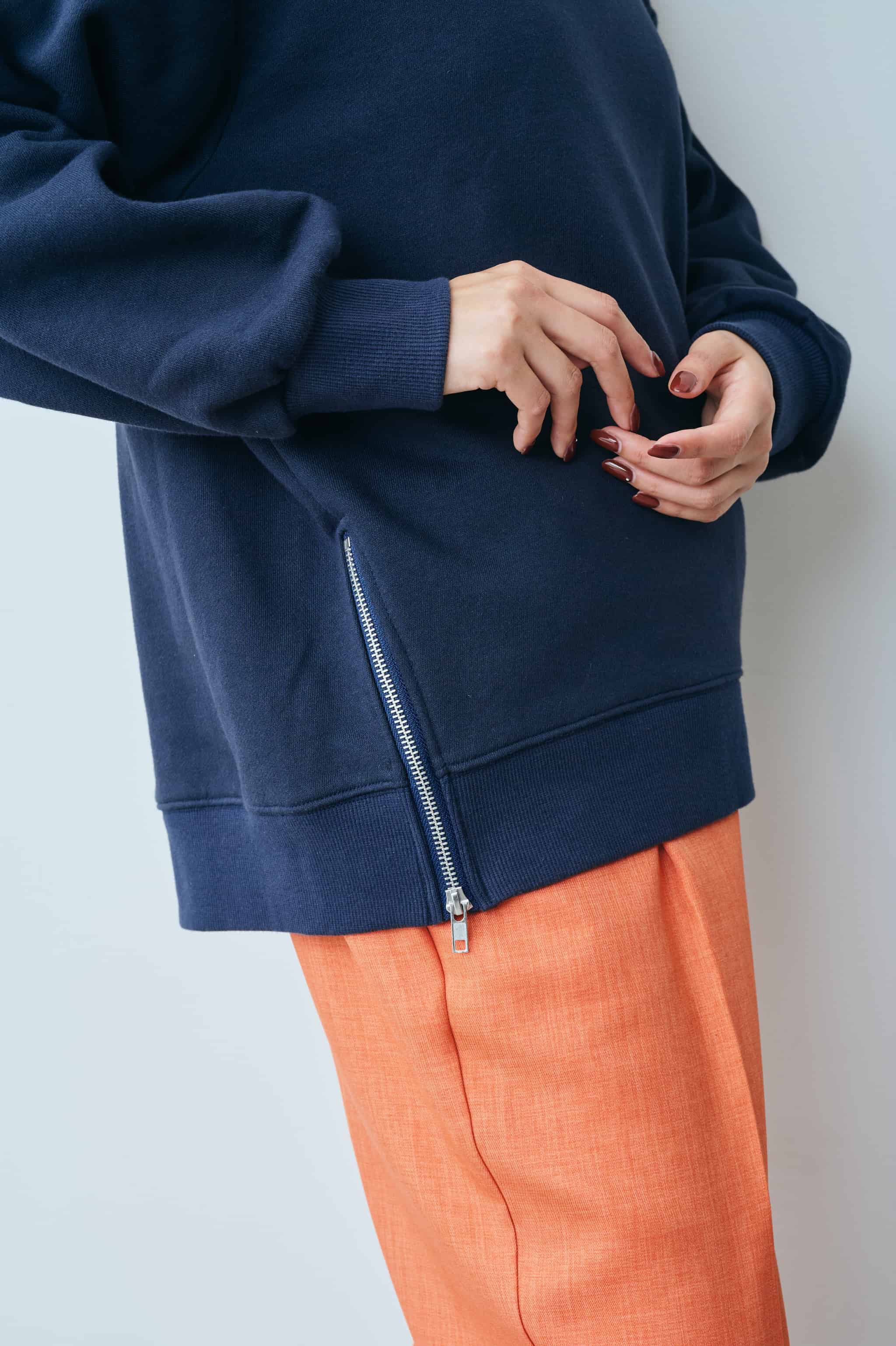 Live in  comfort|リブ イン コンフォート　Ｌｉｖｅ　Ｌｏｖｅ　ＣｏｔｔｏｎⓇプロジェクト　大人っぽく着られる　すそファスナースウェットトップス 〈ネイビー〉