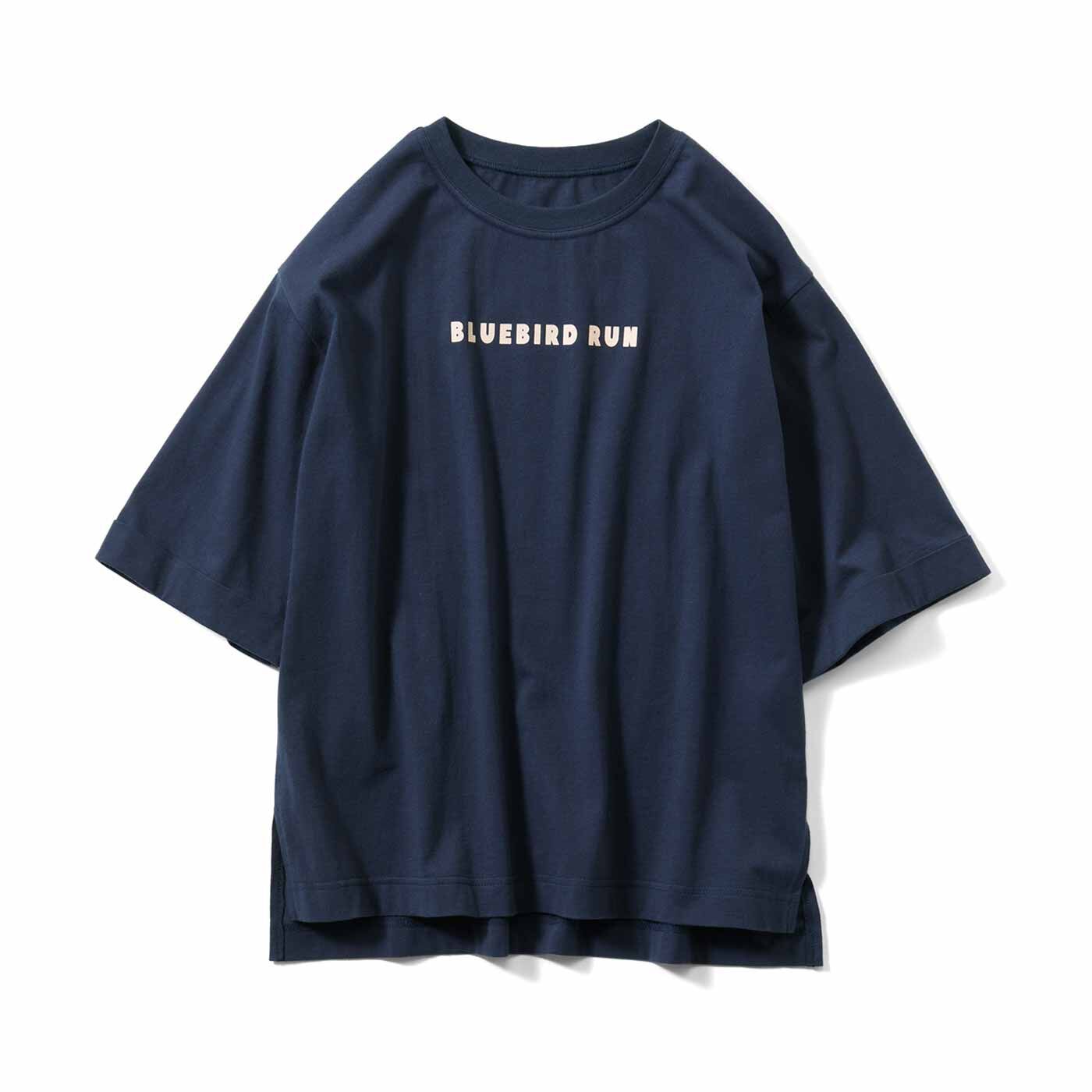tシャツ ＴＨＲＥＥ　ＦＩＦＴＹ　ＳＴＡＮＤＡＲＤ　丸胴仕様のロゴプリントＴシャツ レディース THREE FIFTY STANDARD 丸胴仕様のロゴプリントTシャツ〈オフ