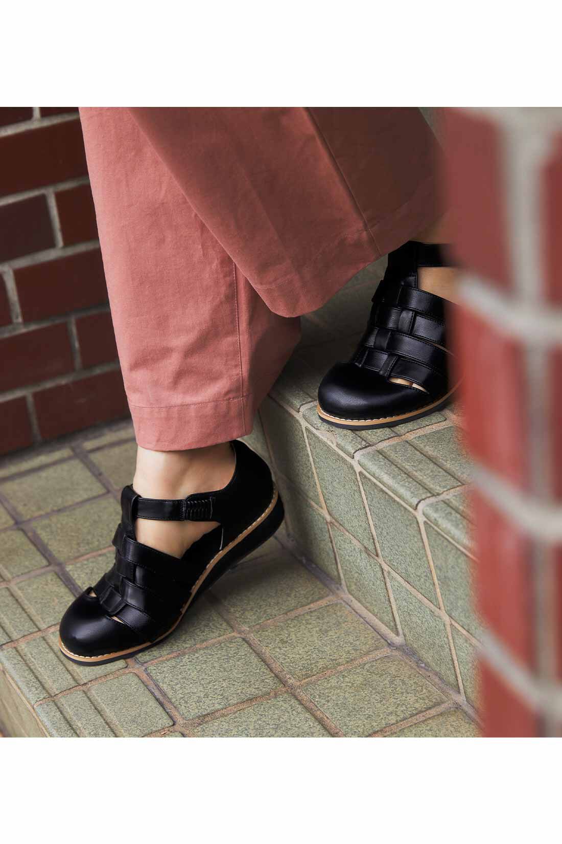 リブ イン コンフォート オブリークトウで足まわりゆったり 大人のグルカサンダル〈ブラック〉 ｜サンダル・ミュール・サボ｜靴｜バッグ・財布・靴