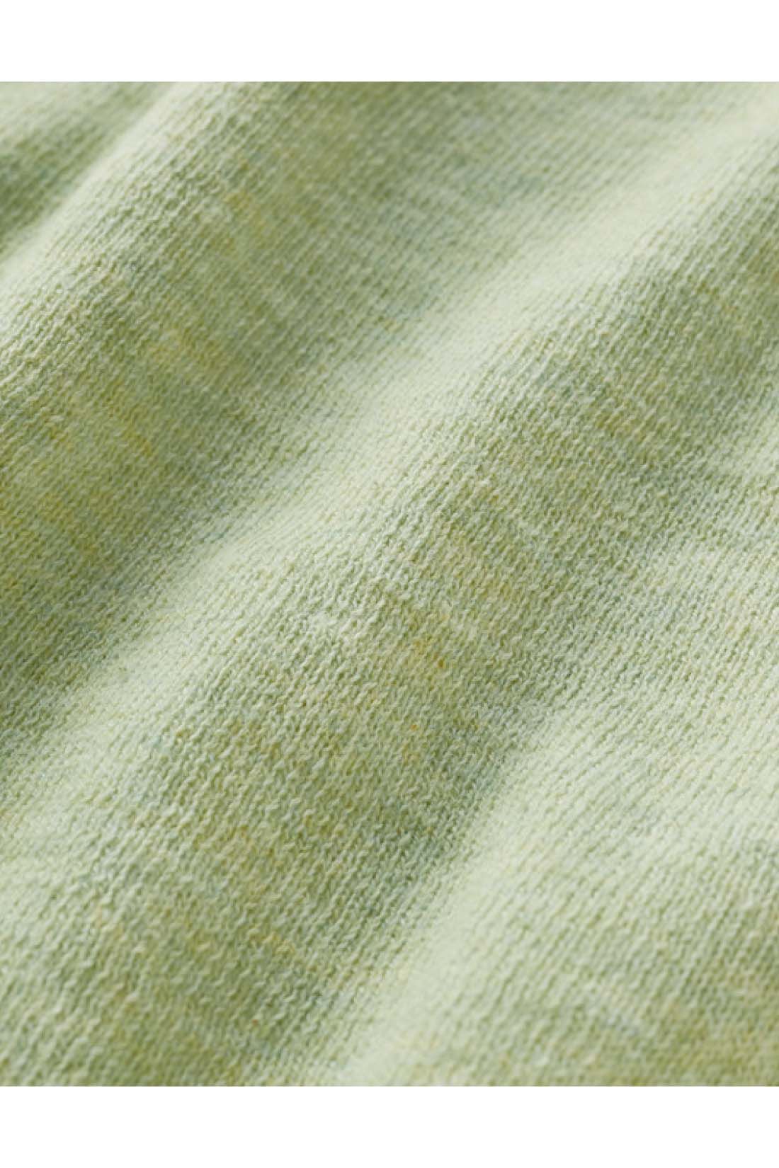 Live in  comfort|リブ イン コンフォート　継ぎ目のないなめらかな肌心地　オーガニックコットン100％プレミアムな半袖Vネックニットトップス〈パンジーパープル〉【日本アトピー協会推薦品】【おはだが気になるみんなへ】|継ぎ目なく肌に滑らかなホールガーメント（R）仕様。さらに凹凸のない表編みを肌側にして、伸びがよく滑らかな肌心地に。　※お届けするカラーとは異なります。