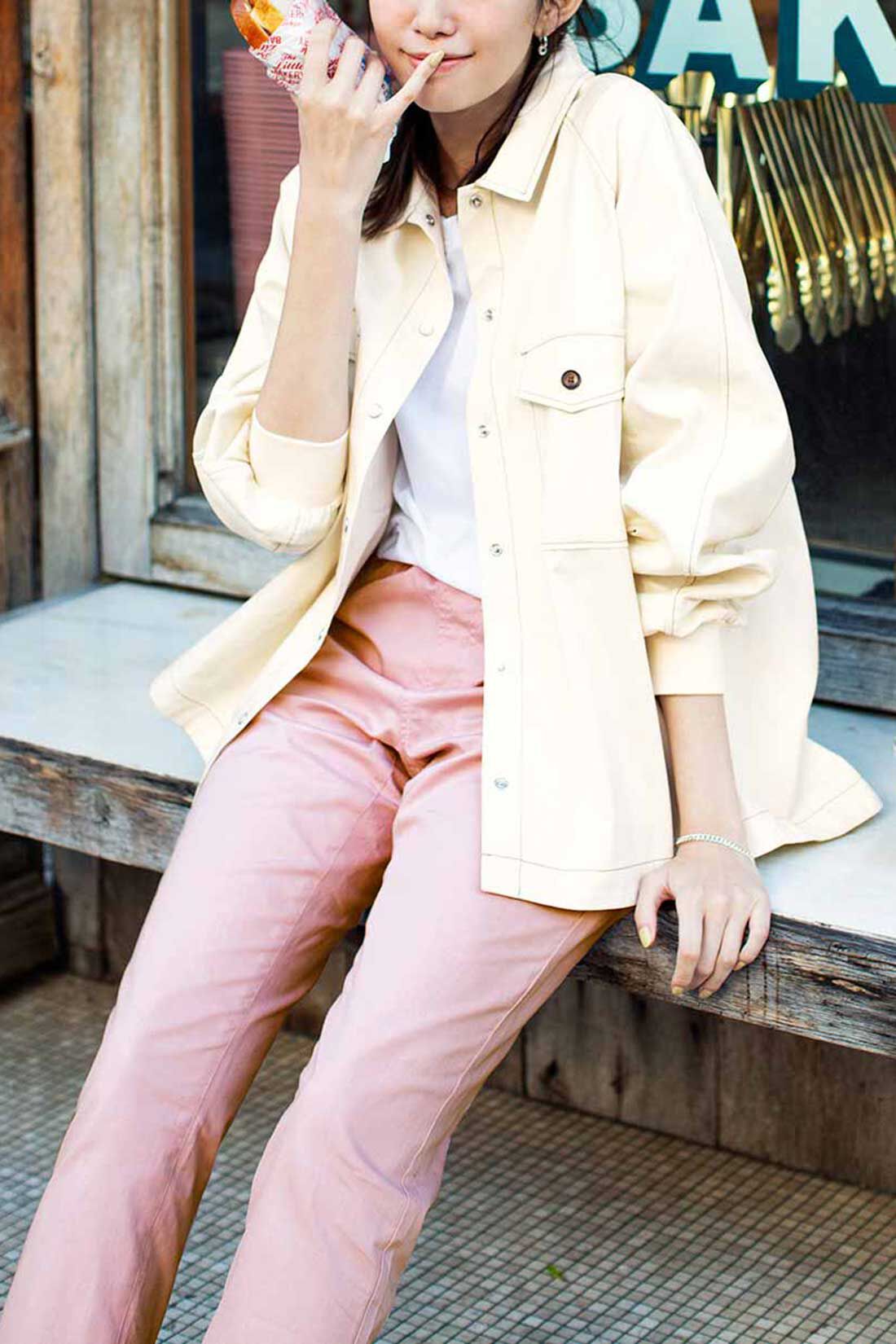 Live in  comfort|リブ イン コンフォート スタンダードで使い勝手抜群のちょうどいいカラーチノパン〈ライム〉|これは参考画像です。お届けするカラーとは異なります。