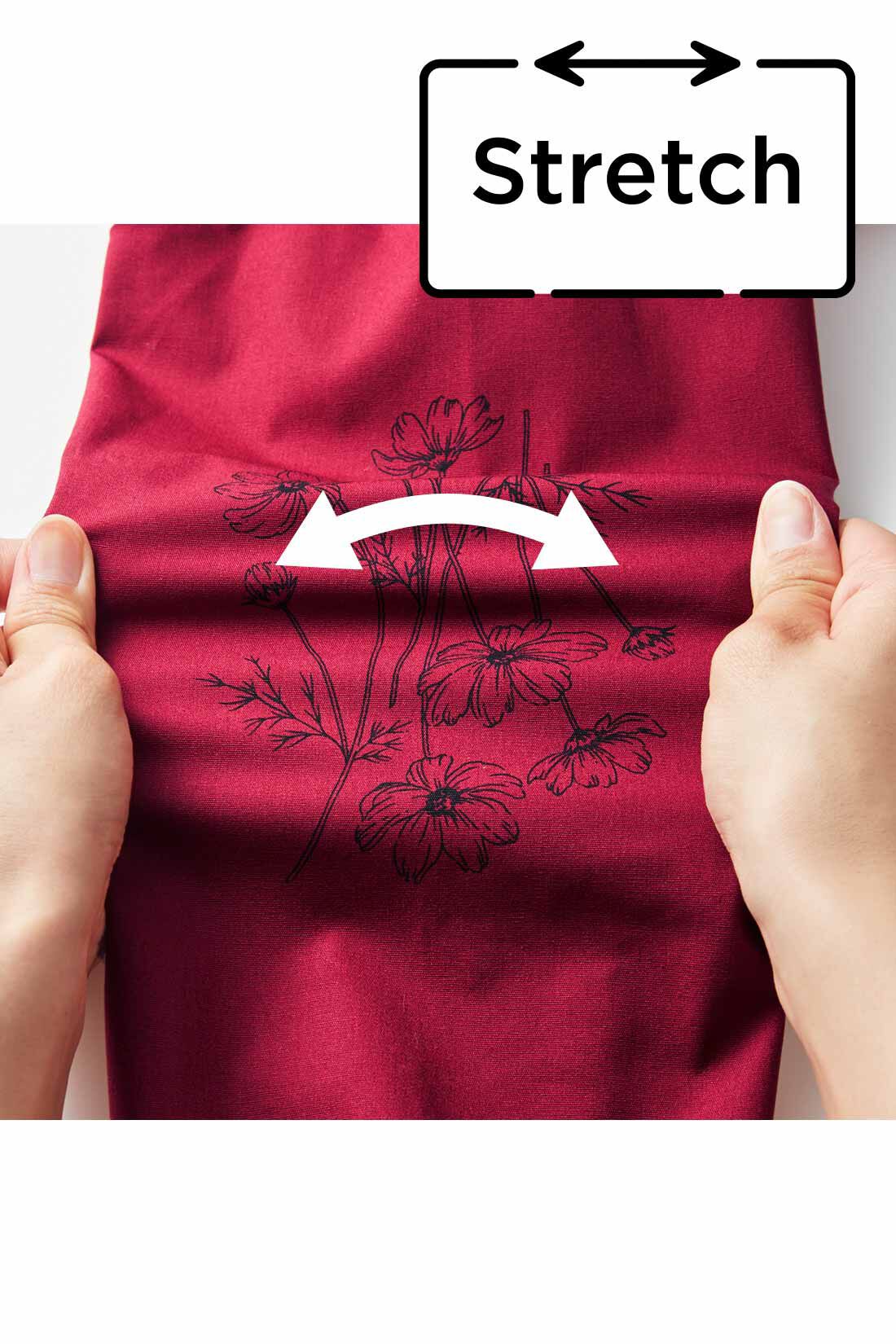 Live in  comfort|リブ イン コンフォート　すとんとしたシルエットですっきり見える 華やかボタニカルワンピース〈チャコールグレー〉|ストレッチがきいてらくなのに、きれい見えする綿混布はく。　※お届けするカラーとは異なります。