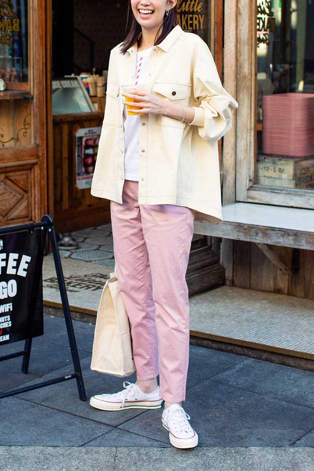 Live in  comfort|リブ イン コンフォート スタンダードで使い勝手抜群のちょうどいいカラーチノパン〈ライム〉|これは参考画像です。お届けするカラーとは異なります。