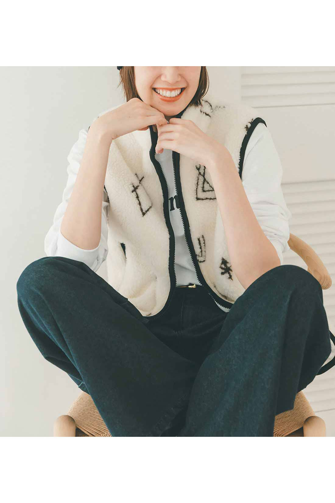 Live in comfort［リブインコンフォート］|リブ イン コンフォート 栞里ちゃんとつくった 毎日大活躍！ 幾何学柄プリントのボアベスト〈アイボリー〉