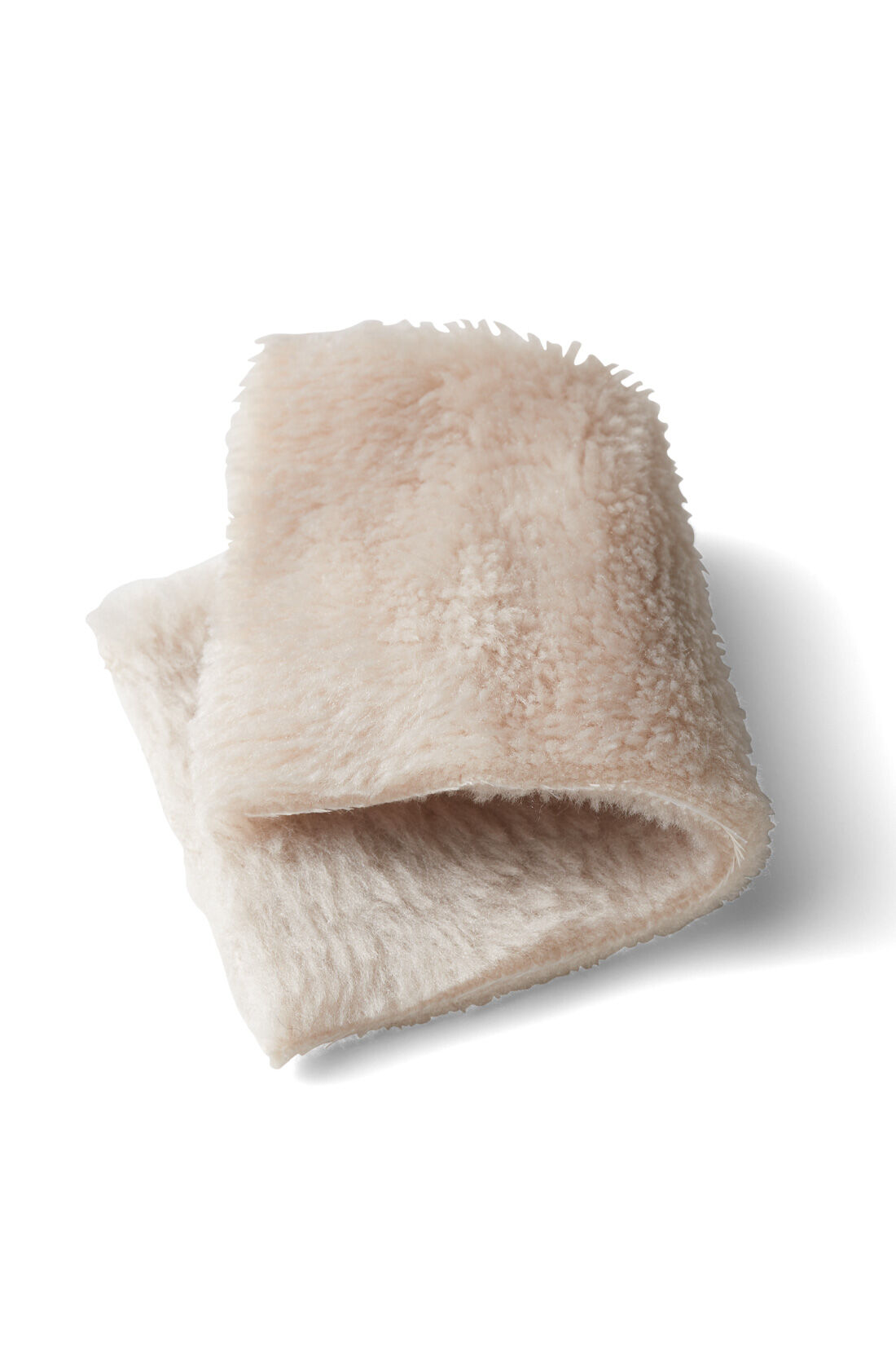 Live in  comfort|リブ イン コンフォート おうちの節電対策にもぴったり 全身包まれる両面起毛ワンピース〈ベージュ〉|ボアのようなふわもこ感に上質さをプラスしたマイクロファイバーフランネル素材。繊維と繊維の隙間に空気が溜まり暖かさを保ちます。