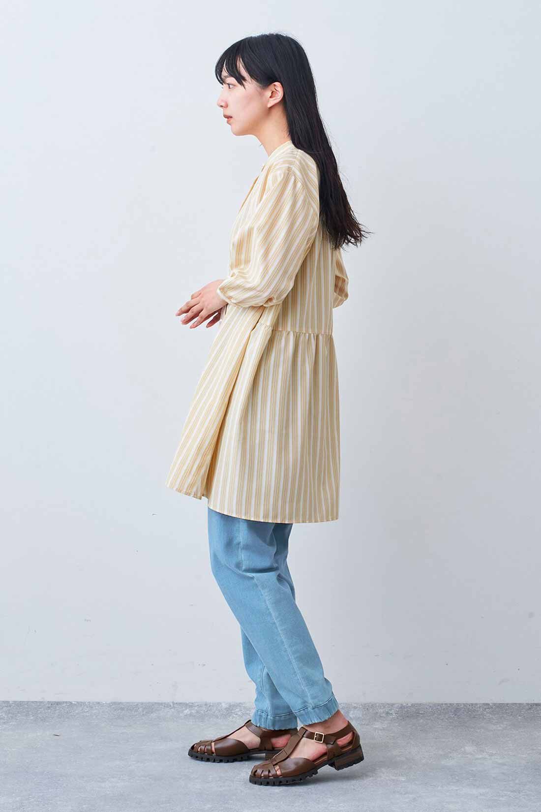 Live in  comfort|リブ イン コンフォート 後ろティアードで体形カバーも華やぎもかなえる パールボタンのストライプチュニックの会