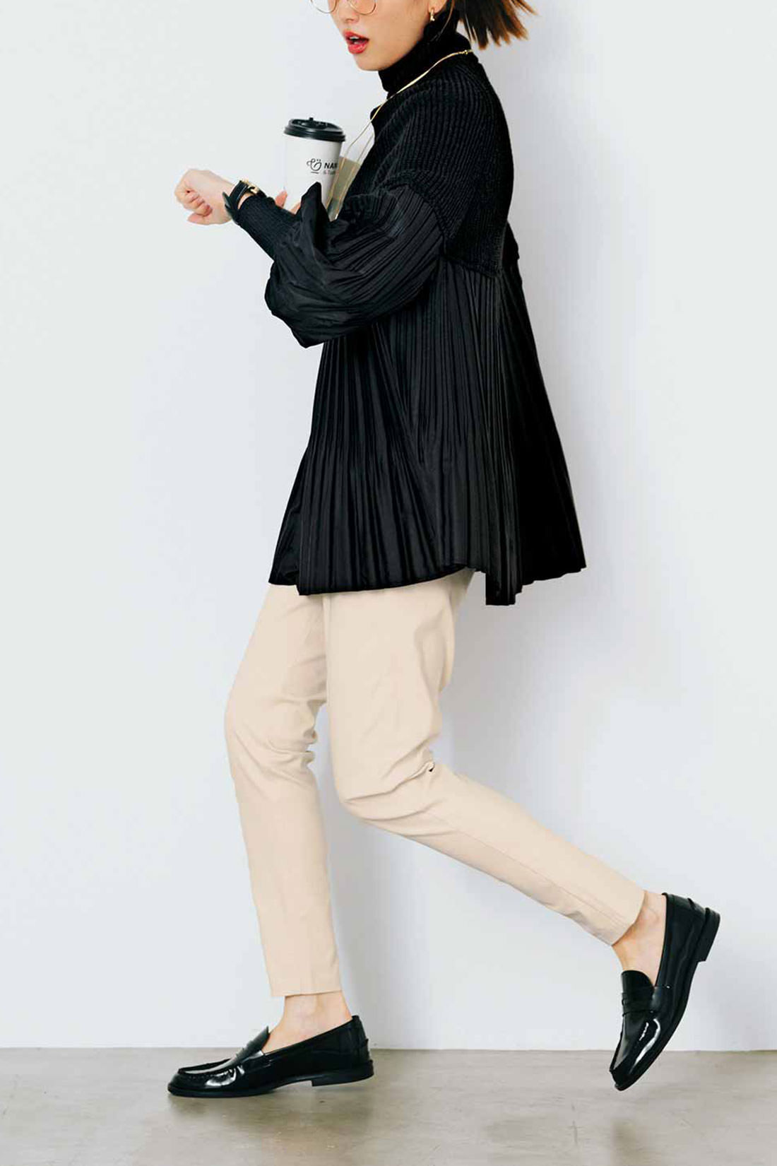Live in  comfort|リブ イン コンフォート まるではいてないみたい！？ すっきり美脚！ スーパー伸び軽テーパードパンツ〈ブラック〉